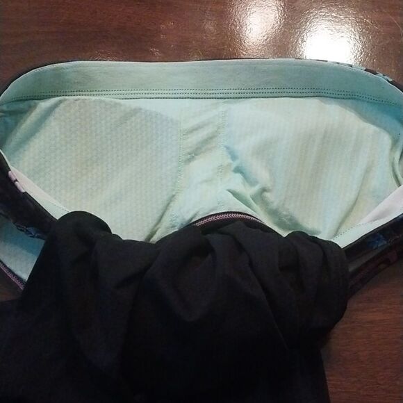 LuluLemon Blouson Top...Size 4- 6...EUC - Picture 3 of 4